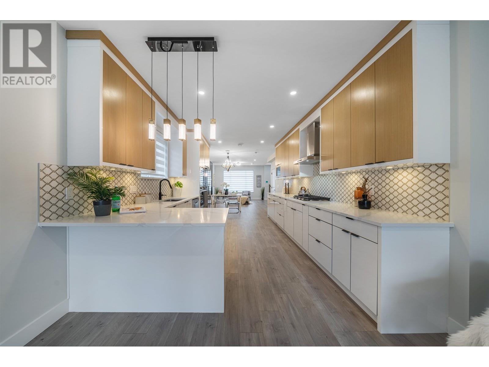 6752 Lakeview Avenue, Burnaby, British Columbia  V5E 2P4 - Photo 10 - R2825024