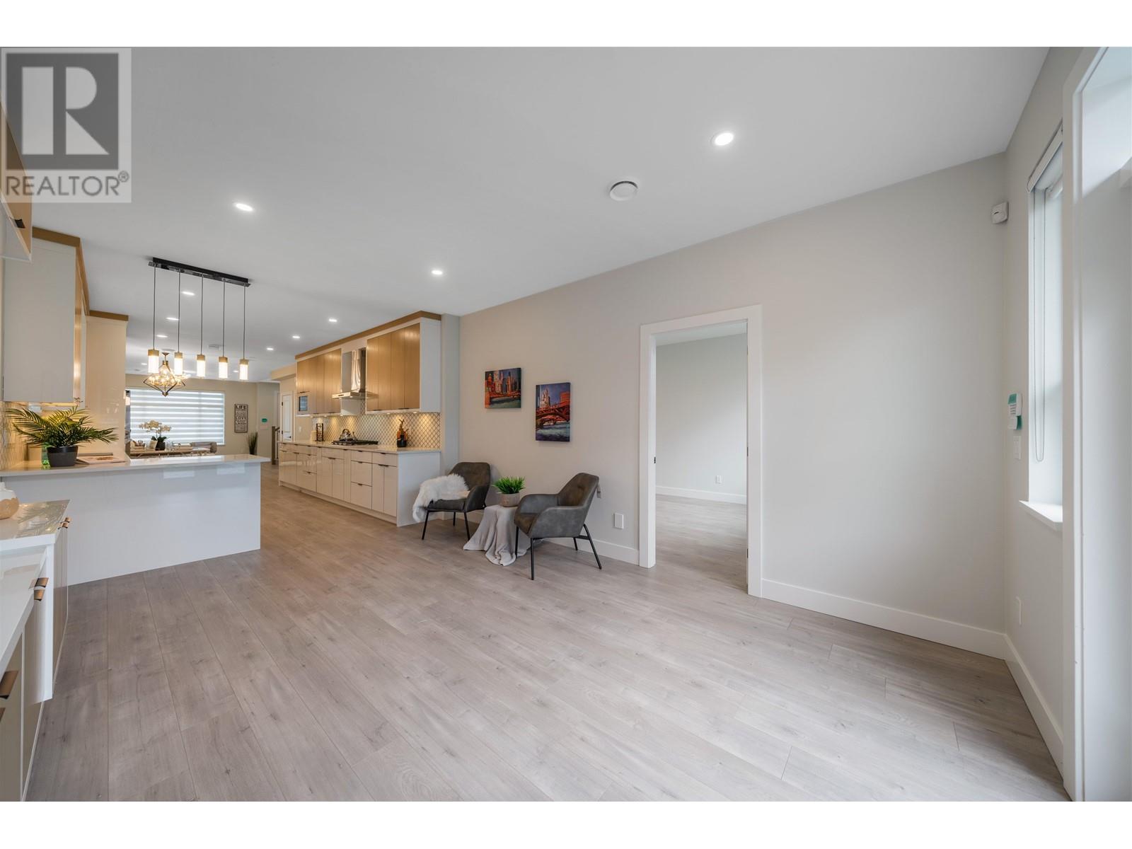 6752 Lakeview Avenue, Burnaby, British Columbia  V5E 2P4 - Photo 14 - R2825024