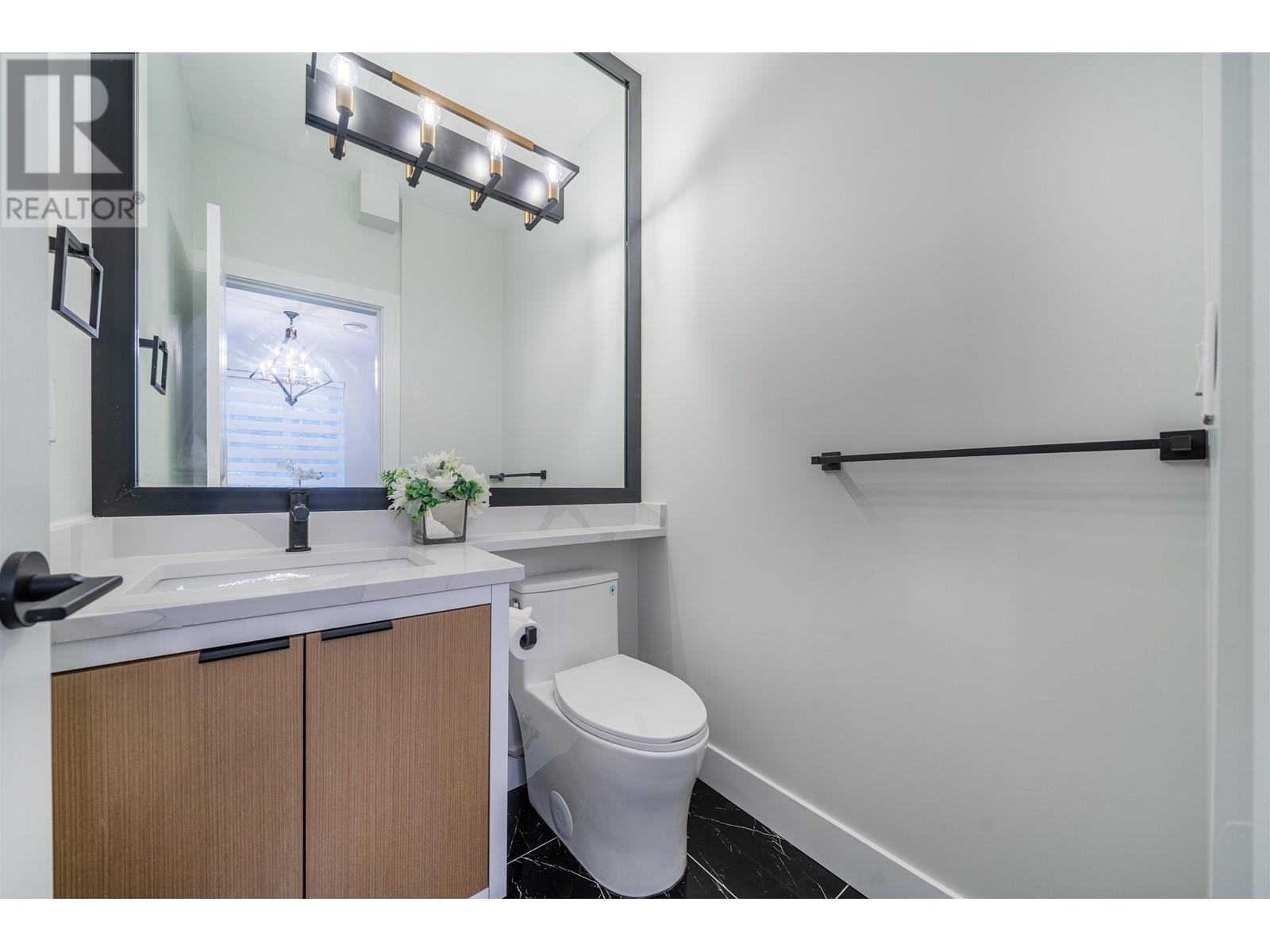 6752 Lakeview Avenue, Burnaby, British Columbia  V5E 2P4 - Photo 16 - R2825024
