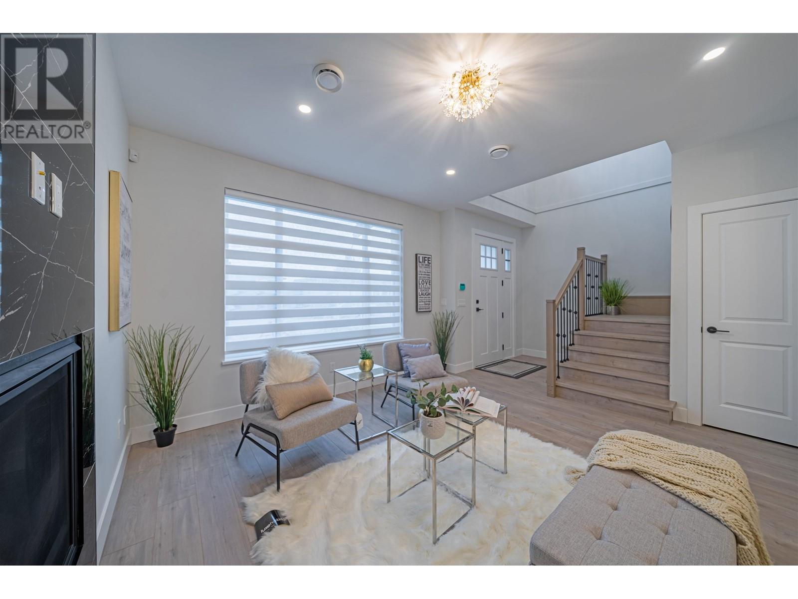 6752 Lakeview Avenue, Burnaby, British Columbia  V5E 2P4 - Photo 2 - R2825024