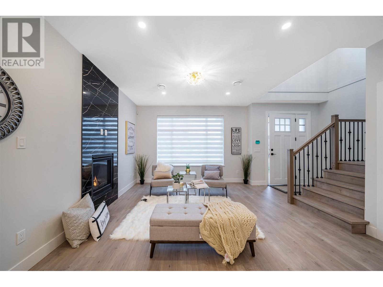 6752 Lakeview Avenue, Burnaby, British Columbia  V5E 2P4 - Photo 5 - R2825024