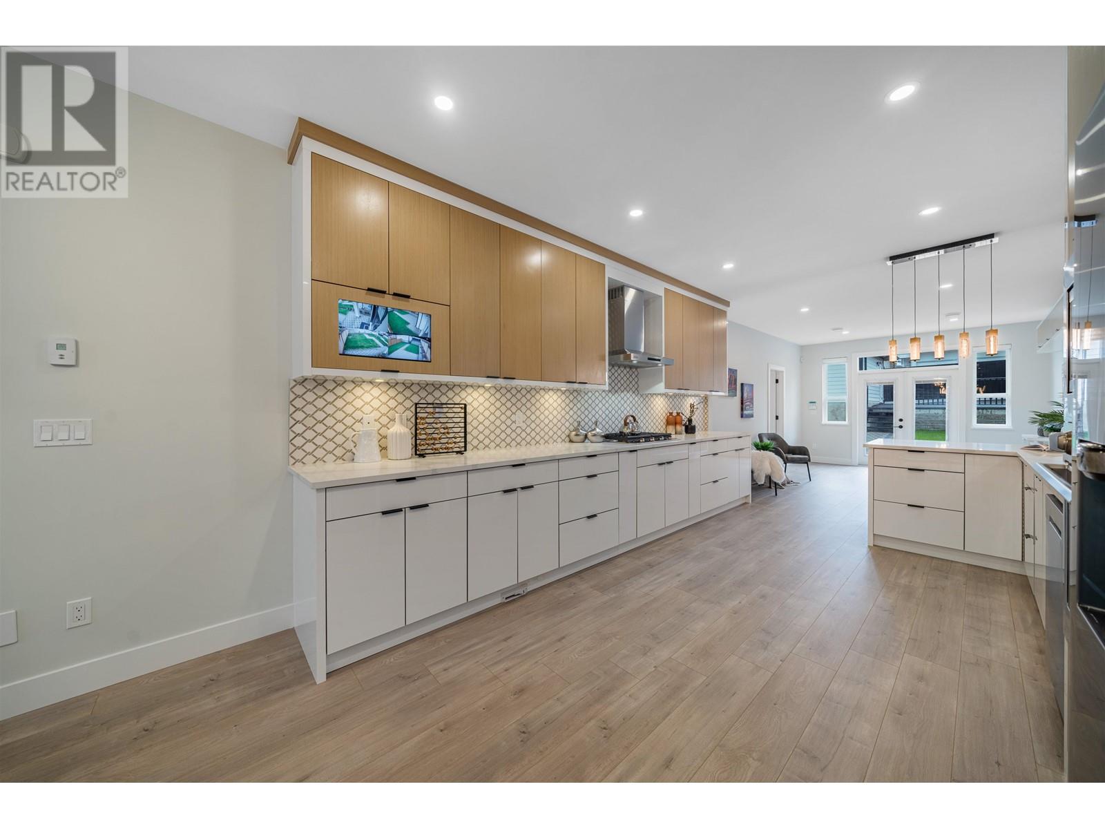 6752 Lakeview Avenue, Burnaby, British Columbia  V5E 2P4 - Photo 8 - R2825024