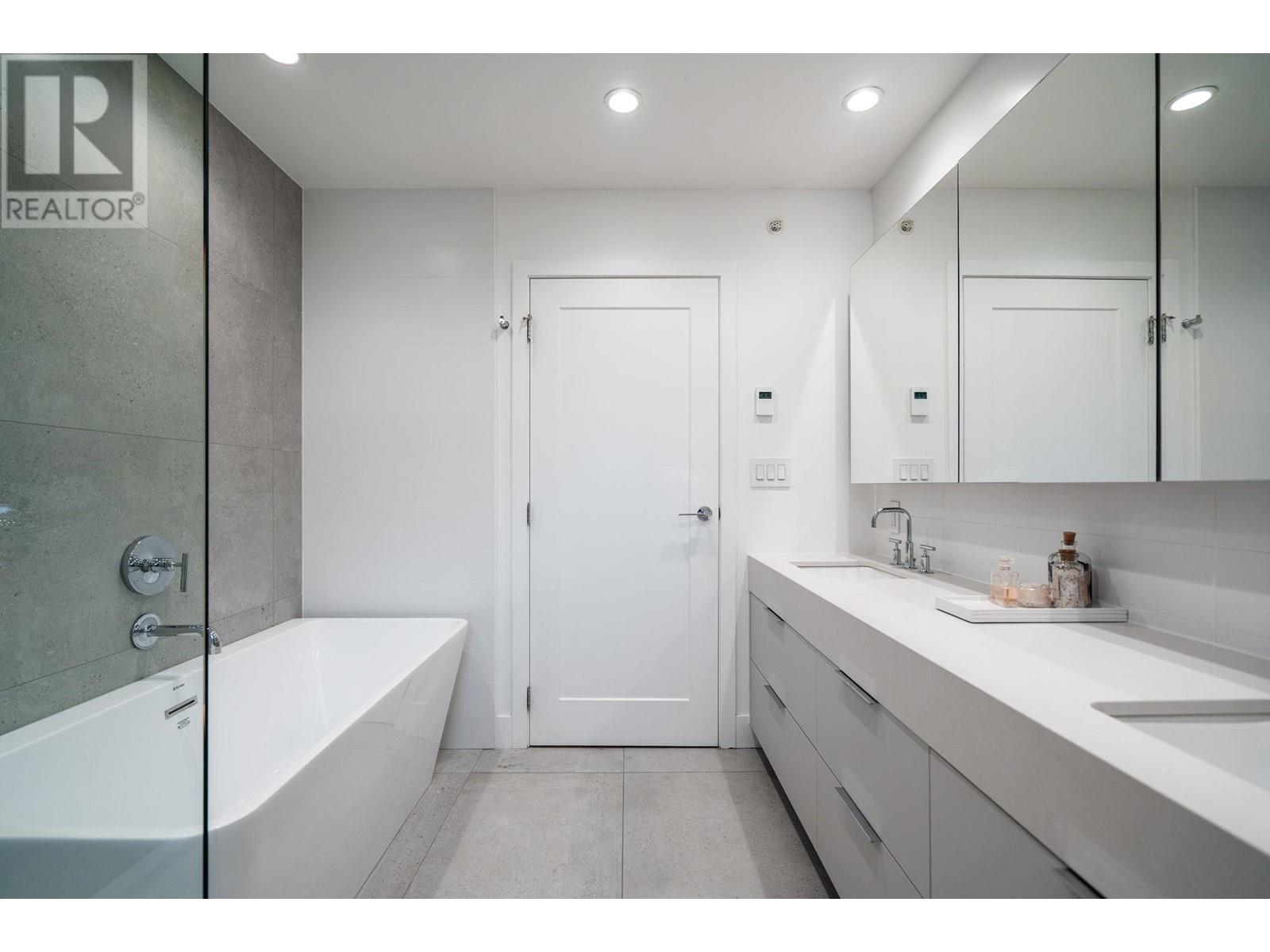 111 2070 Curling Road, North Vancouver, British Columbia  V7P 0C9 - Photo 21 - R2825029