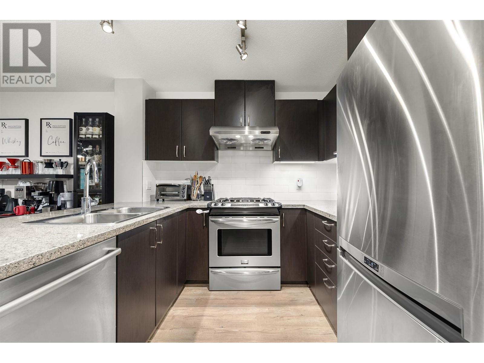 207 3050 Dayanee Springs Boulevard, Coquitlam, British Columbia  V3E 0A2 - Photo 3 - R2825059