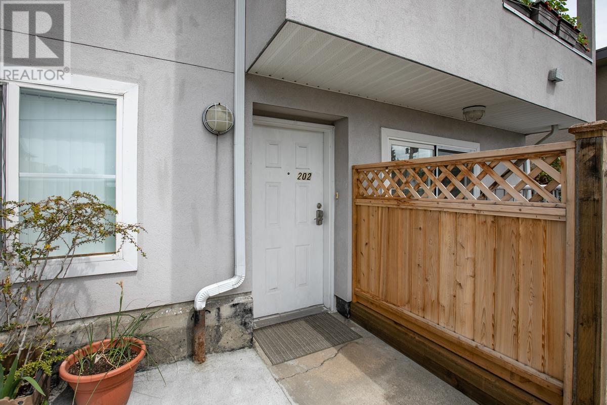 202 6930 Balmoral Street, Burnaby, British Columbia  V5E 1J5 - Photo 3 - R2817877