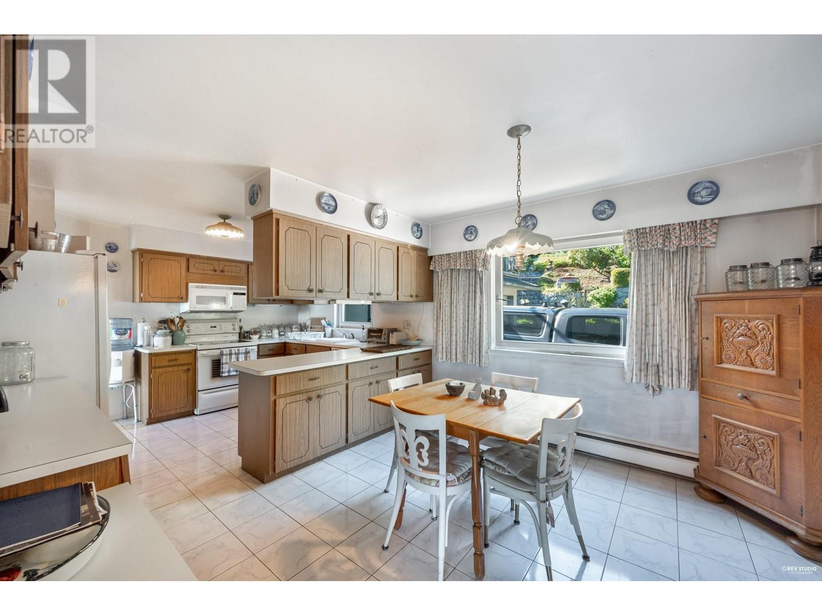 1373 Camwell Drive, West Vancouver, British Columbia  V7S 2M6 - Photo 19 - R2825025