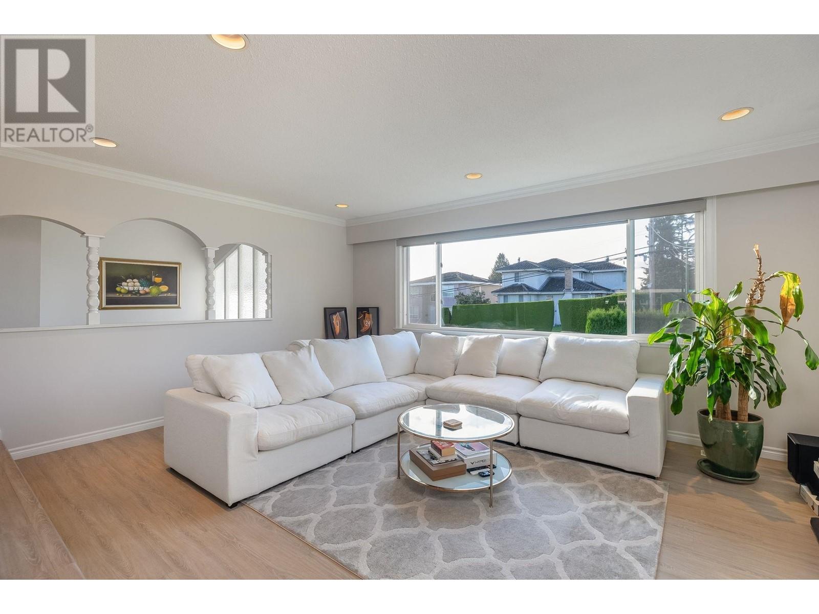 5603 Spruce Street, Burnaby, British Columbia  V5G 1Y7 - Photo 2 - R2825035
