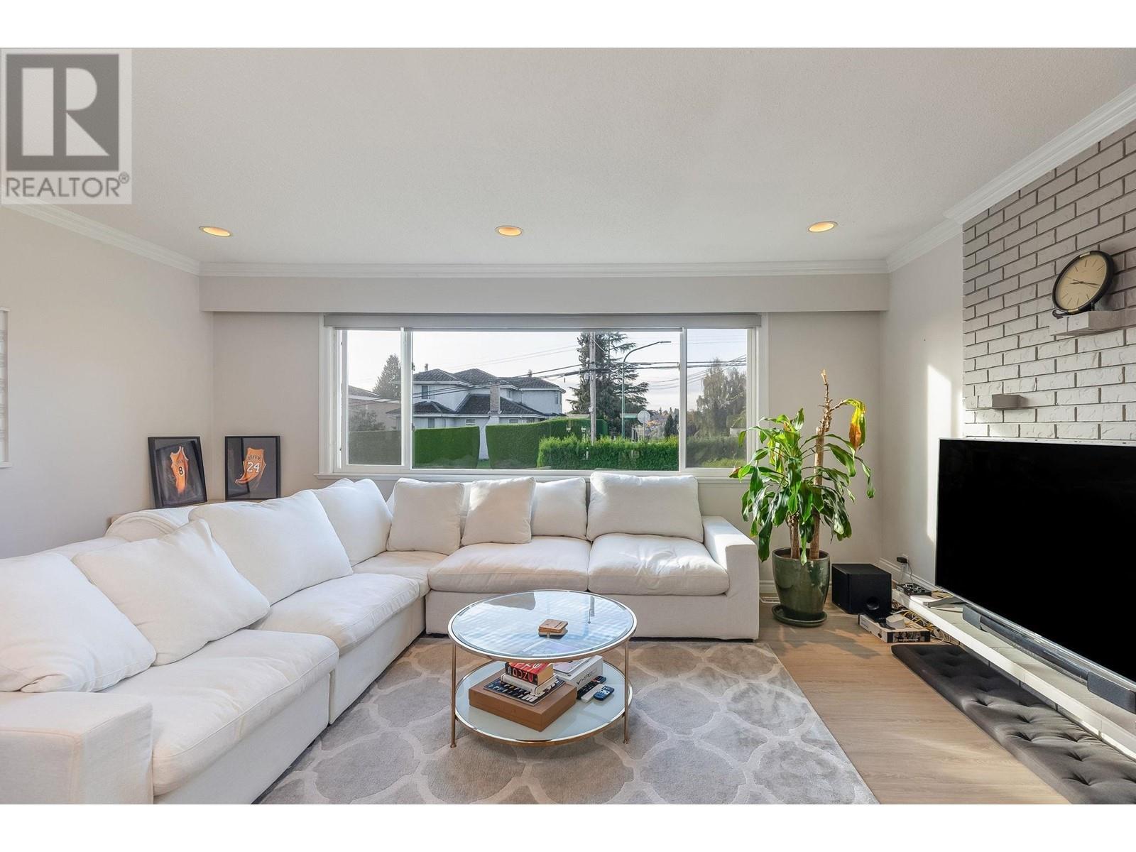 5603 Spruce Street, Burnaby, British Columbia  V5G 1Y7 - Photo 3 - R2825035