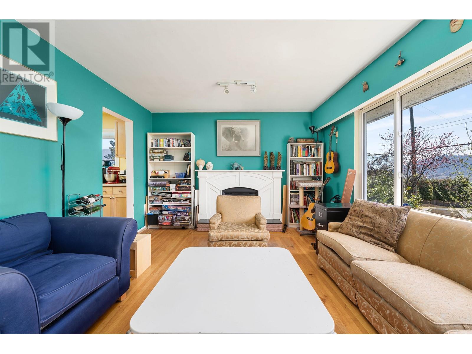 4254 Caddy Road, North Vancouver, British Columbia  V7G 1B7 - Photo 2 - R2825044