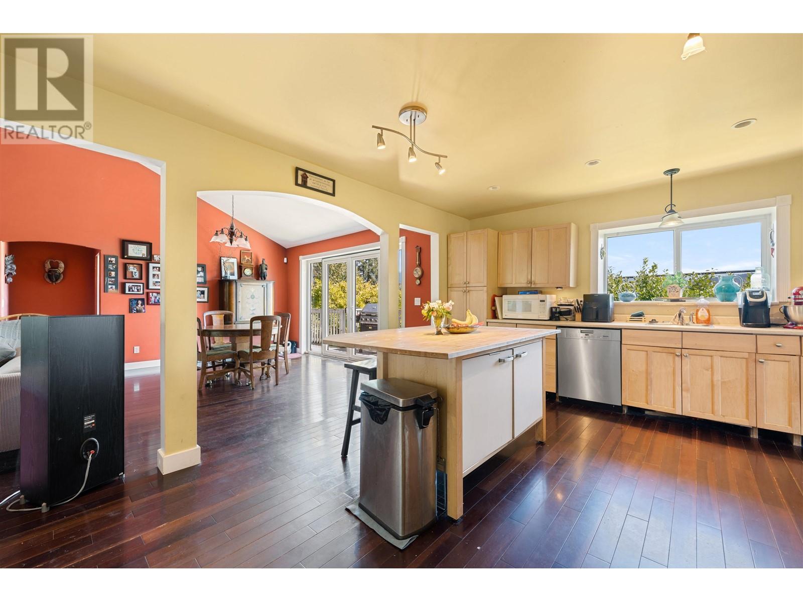 4254 Caddy Road, North Vancouver, British Columbia  V7G 1B7 - Photo 6 - R2825044