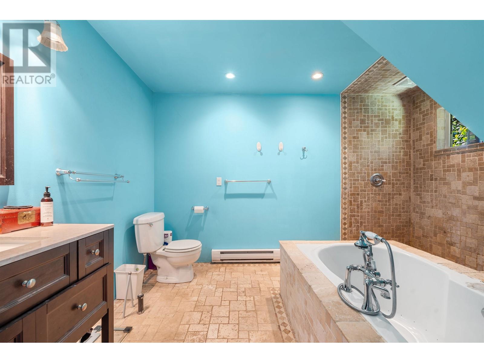 4254 Caddy Road, North Vancouver, British Columbia  V7G 1B7 - Photo 9 - R2825044