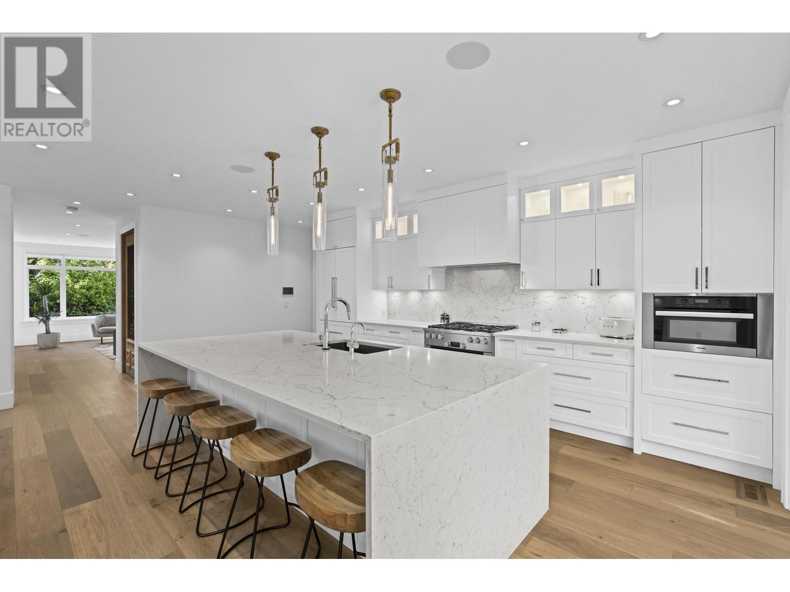 5721 Westport Court, West Vancouver, British Columbia  V7W 2X9 - Photo 10 - R2825048