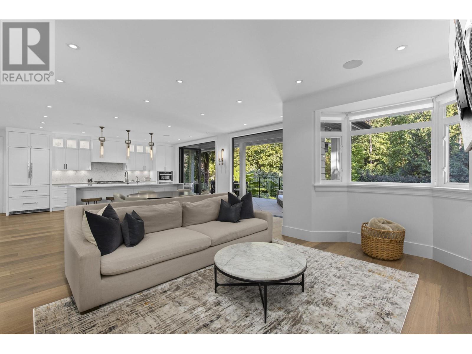 5721 Westport Court, West Vancouver, British Columbia  V7W 2X9 - Photo 11 - R2825048