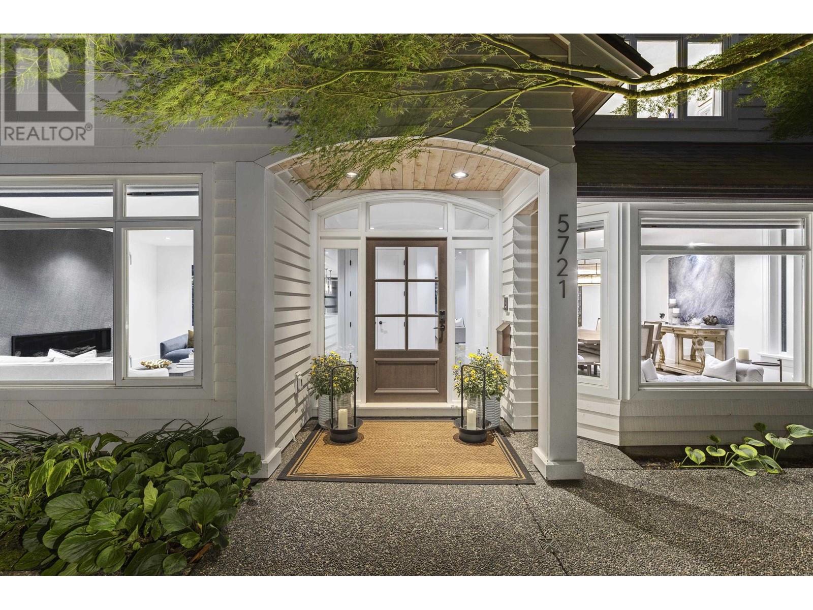 5721 Westport Court, West Vancouver, British Columbia  V7W 2X9 - Photo 2 - R2825048