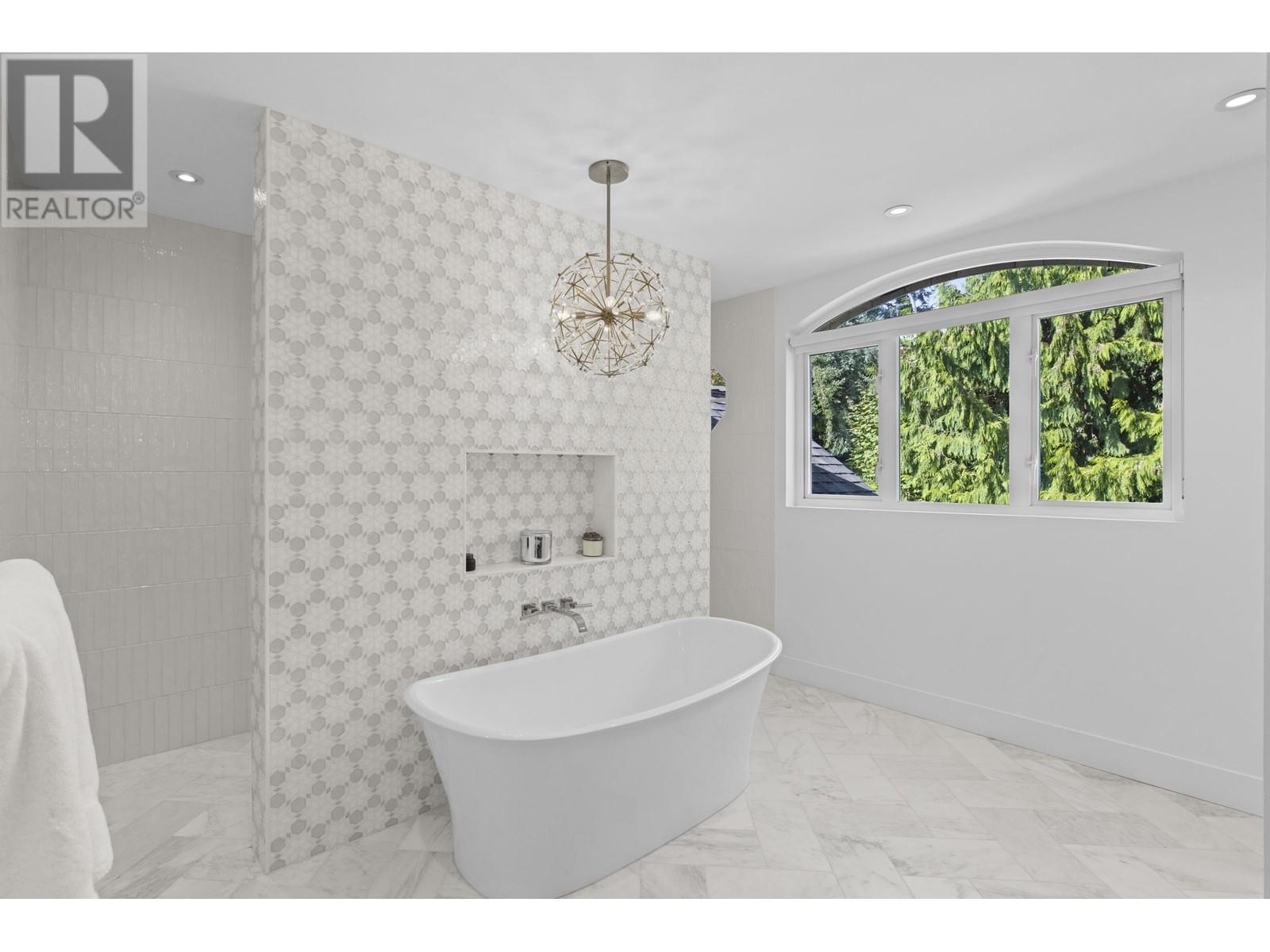 5721 Westport Court, West Vancouver, British Columbia  V7W 2X9 - Photo 22 - R2825048