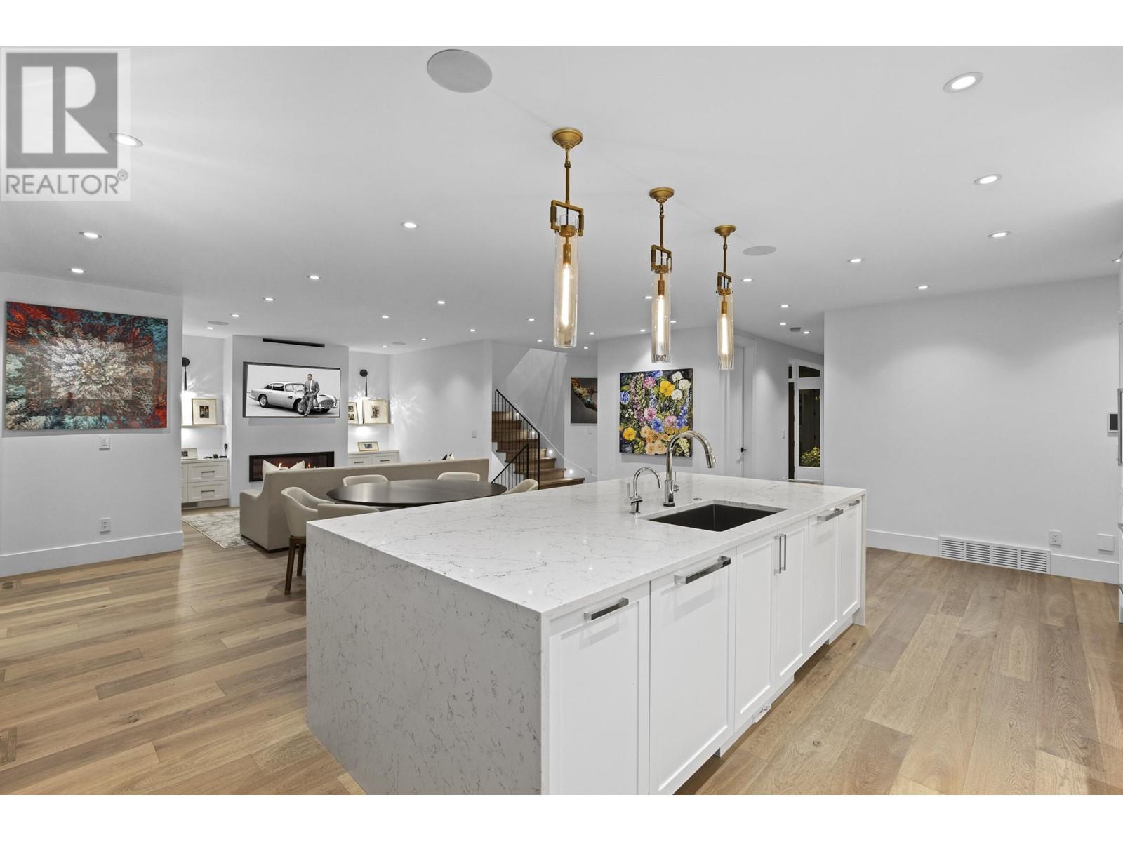 5721 Westport Court, West Vancouver, British Columbia  V7W 2X9 - Photo 6 - R2825048