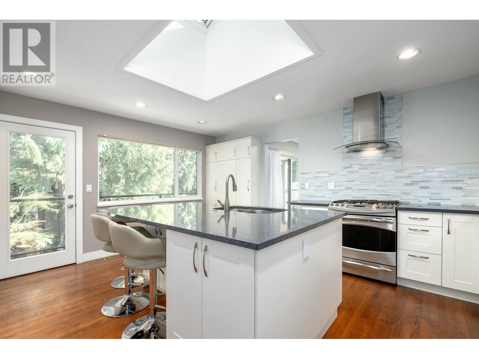 4164 Madeley Road, North Vancouver, British Columbia  V7N 4C9 - Photo 8 - R2825049