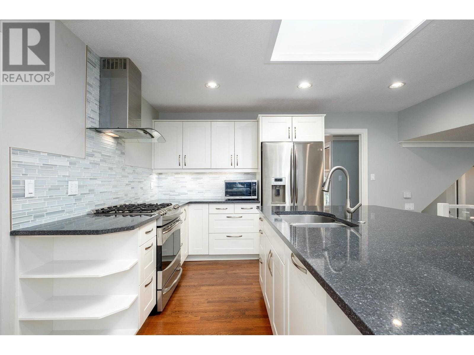 4164 Madeley Road, North Vancouver, British Columbia  V7N 4C9 - Photo 9 - R2825049