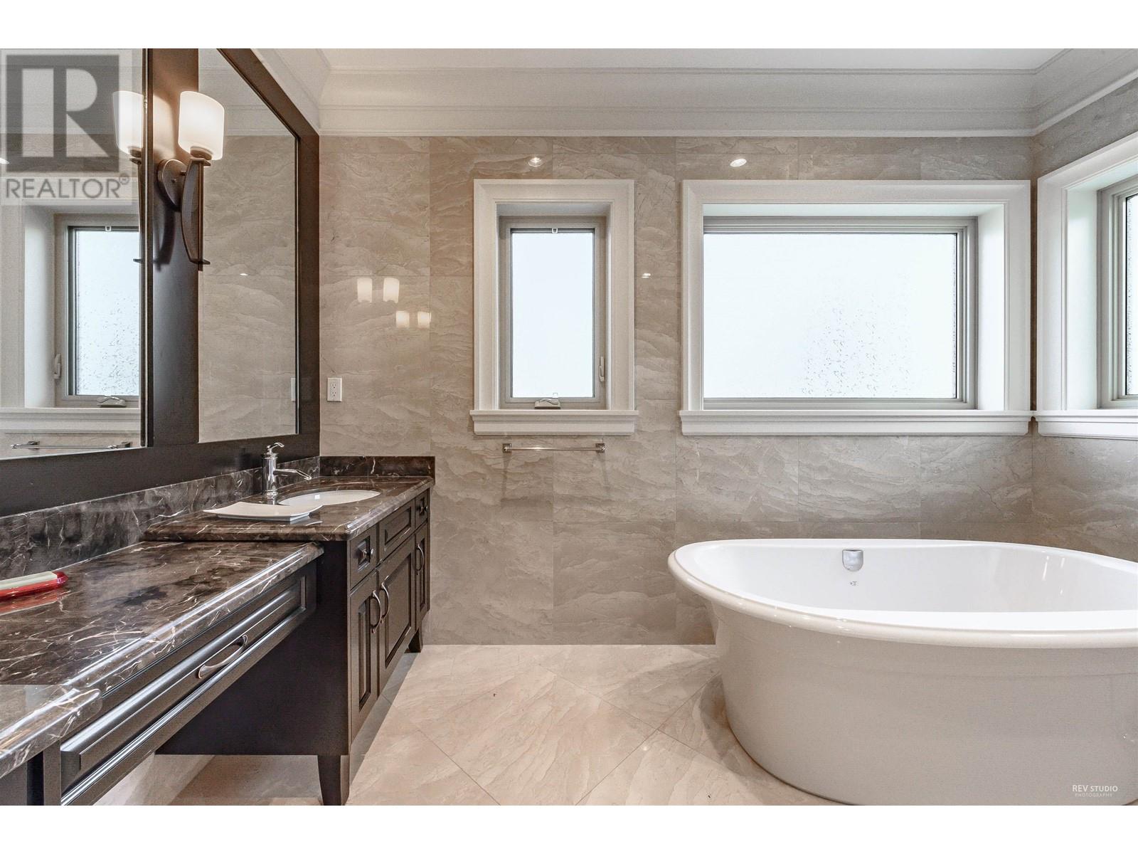 4822 Bond Street, Burnaby, British Columbia  V5H 1H1 - Photo 18 - R2825057