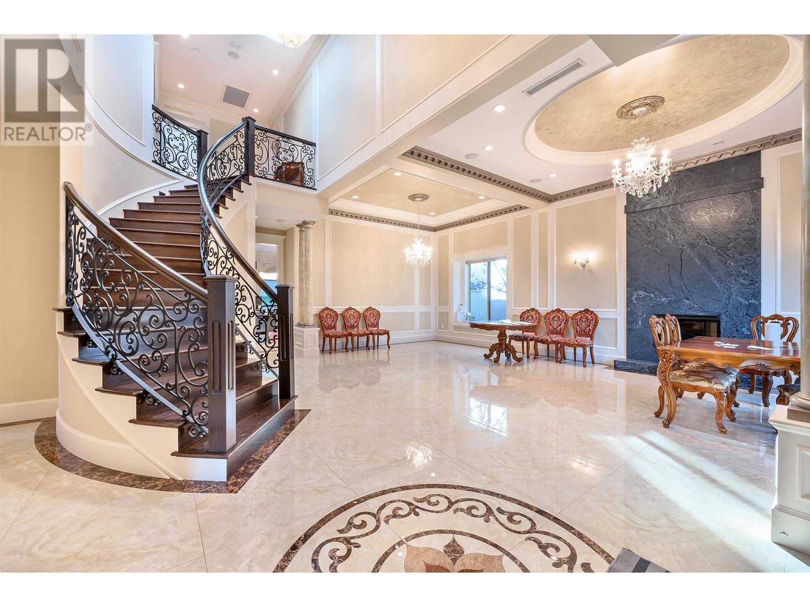 4822 Bond Street, Burnaby, British Columbia  V5H 1H1 - Photo 2 - R2825057