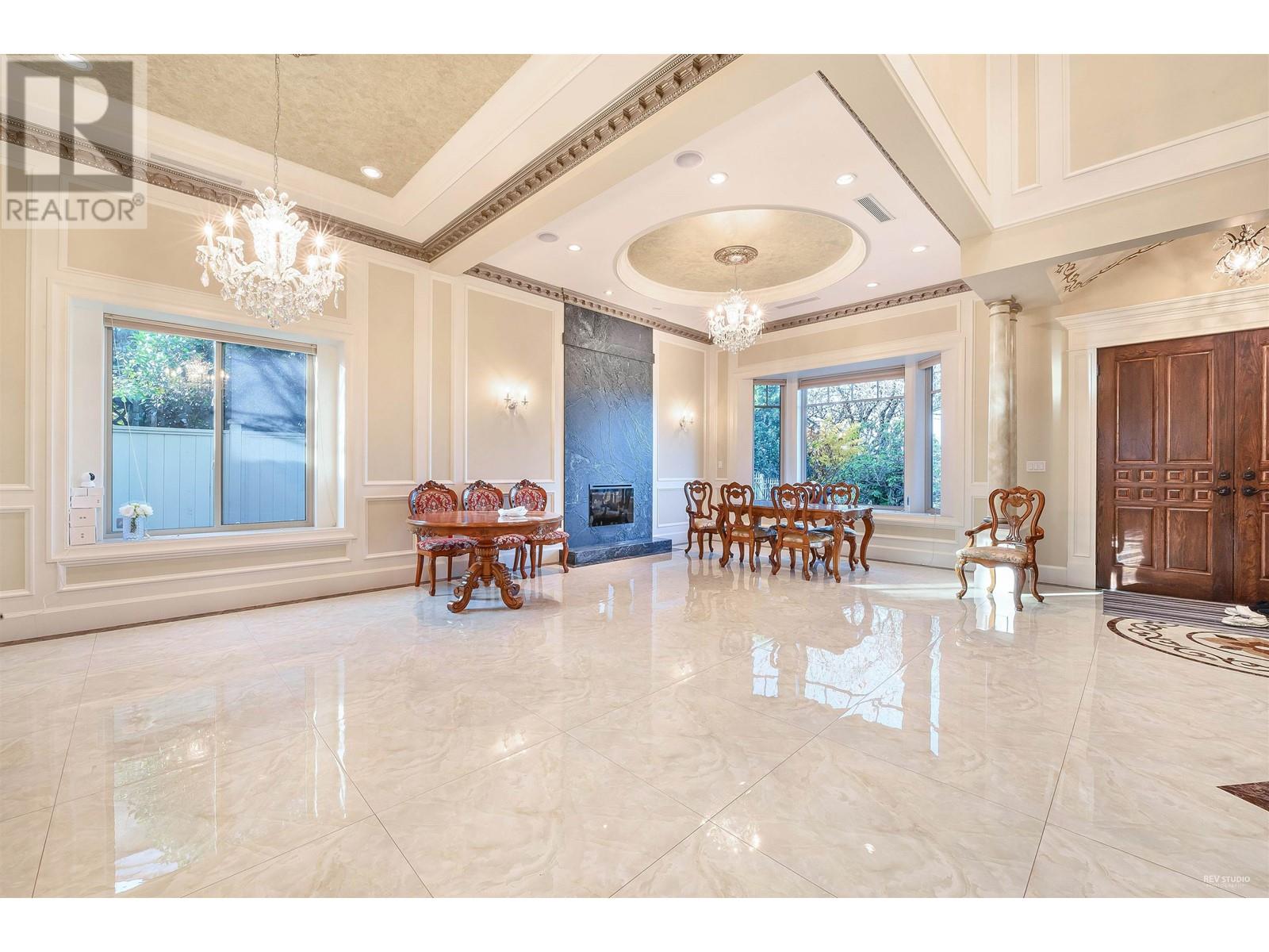 4822 Bond Street, Burnaby, British Columbia  V5H 1H1 - Photo 3 - R2825057