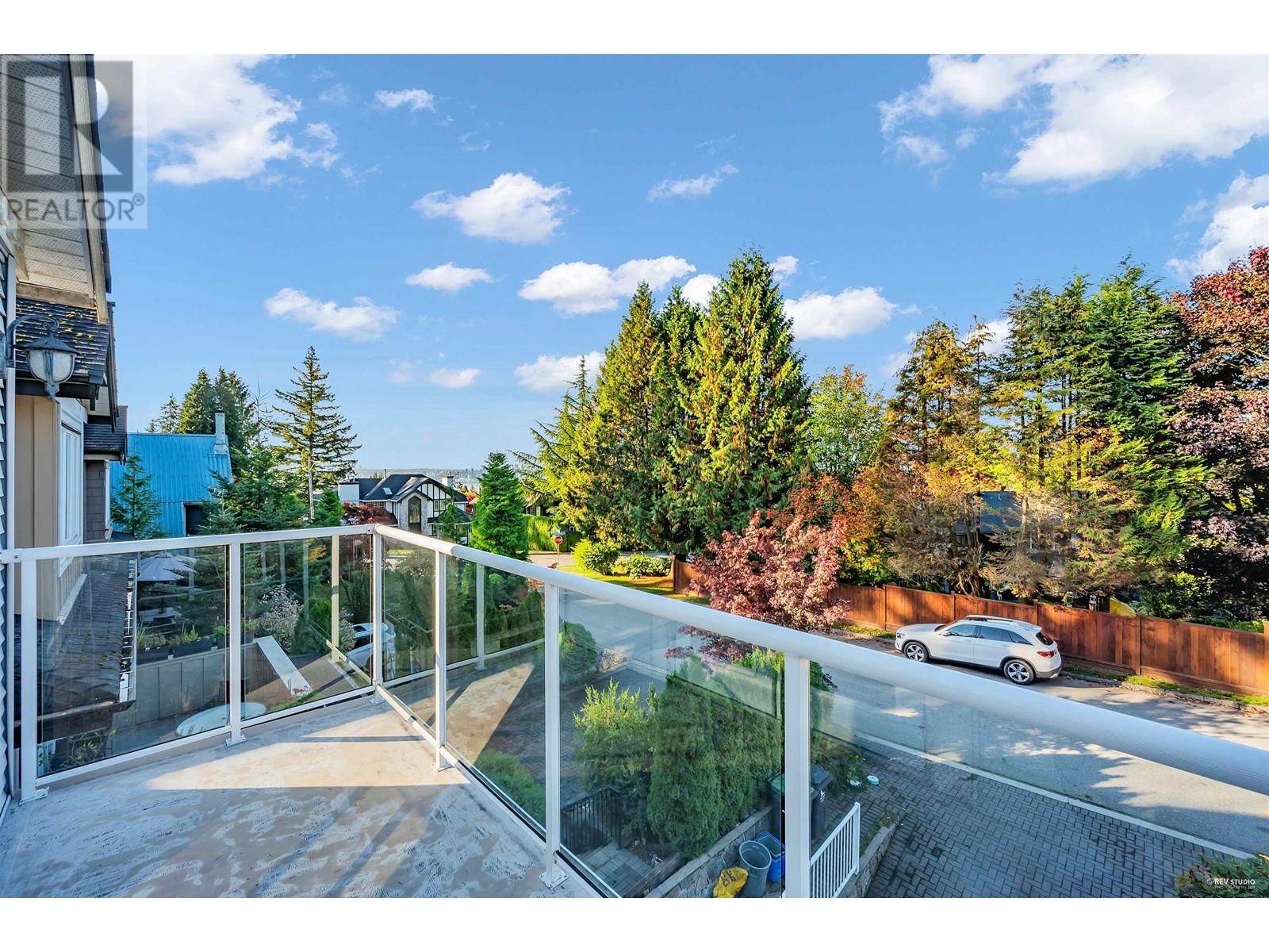 3460 Carnarvon Avenue, North Vancouver, British Columbia  V7N 3K9 - Photo 2 - R2825065