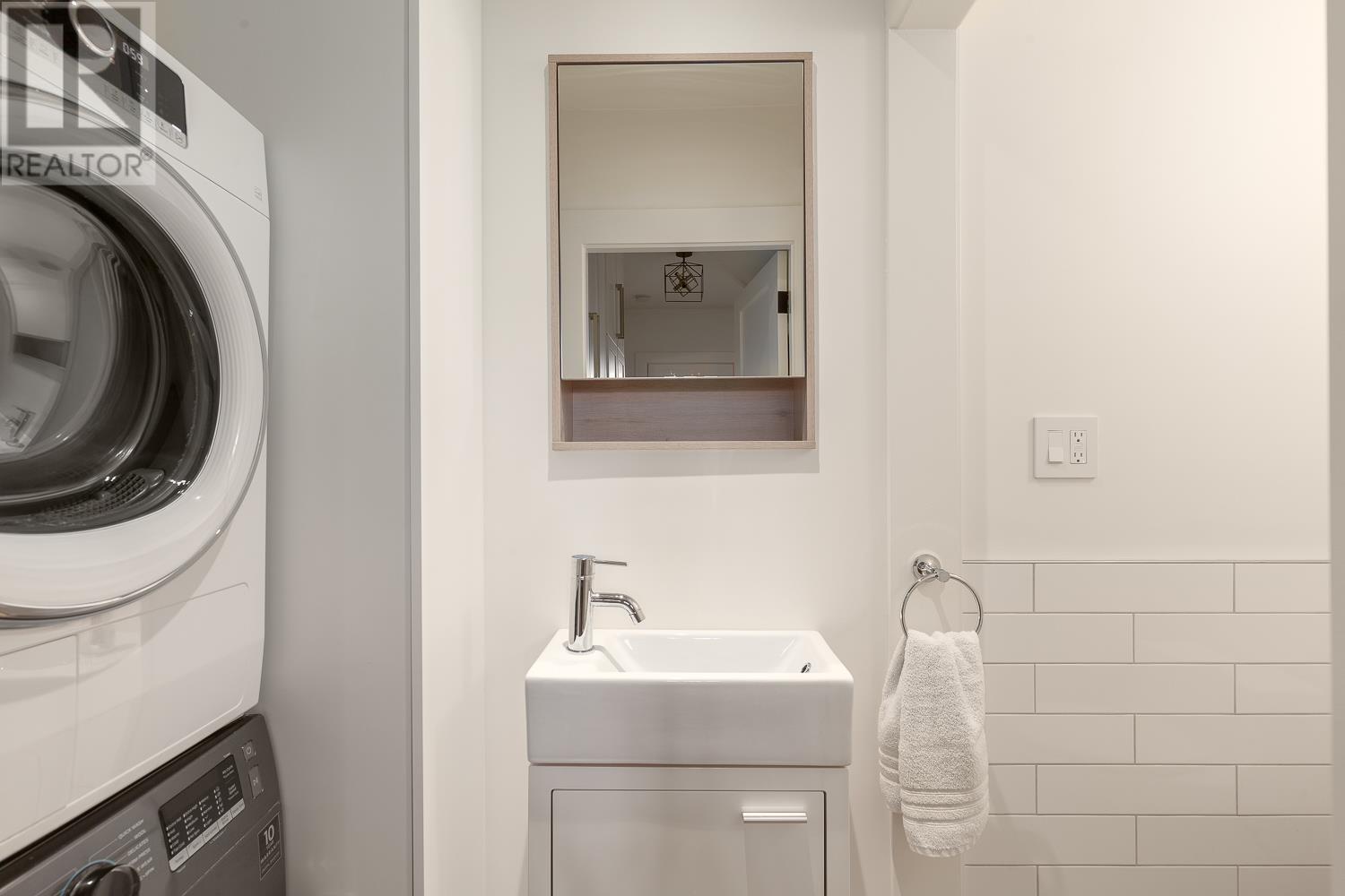 4283 Balkan Street, Vancouver, British Columbia  V5V 3Z4 - Photo 12 - R2825026