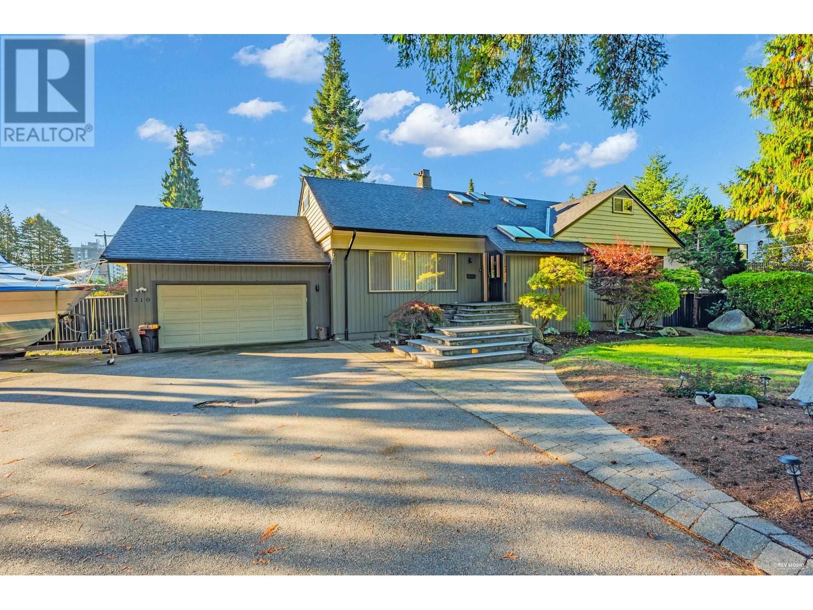 310 Macbeth Crescent, West Vancouver, British Columbia  V7T 1V7 - Photo 2 - R2824819