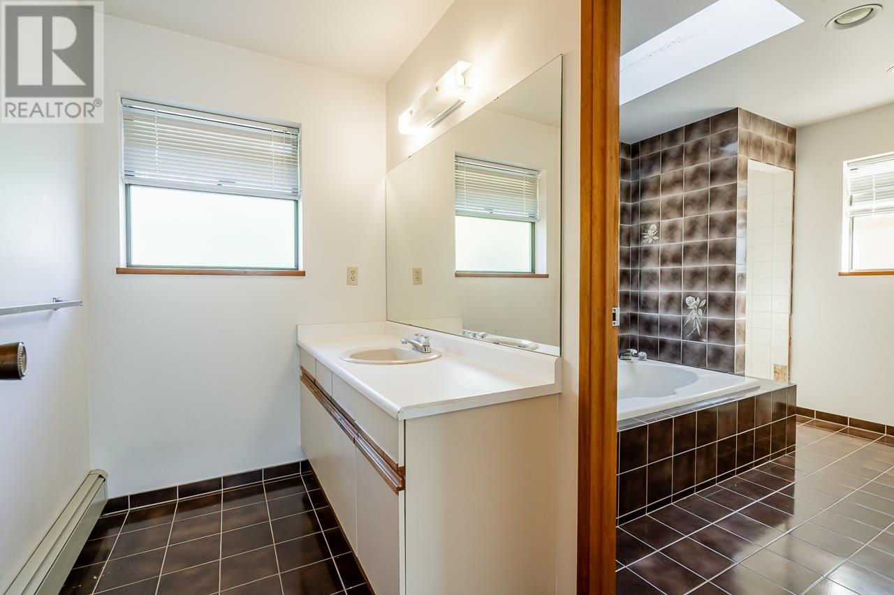 272 Montroyal Boulevard, North Vancouver, British Columbia  V7N 4E5 - Photo 22 - R2824820