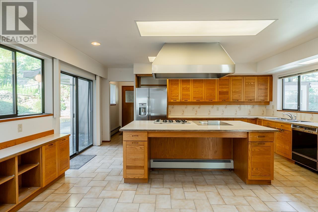 272 Montroyal Boulevard, North Vancouver, British Columbia  V7N 4E5 - Photo 12 - R2824820