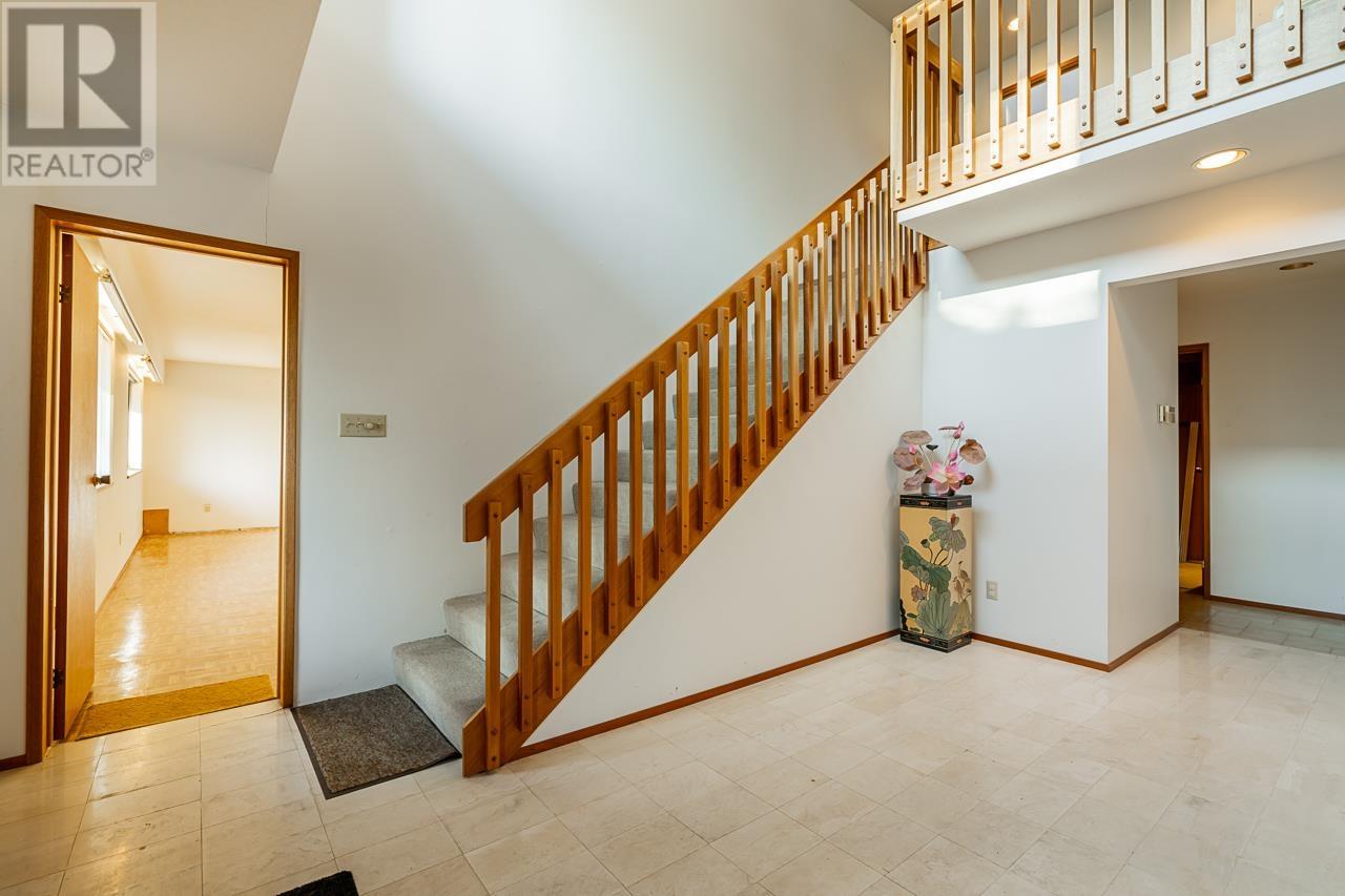 272 Montroyal Boulevard, North Vancouver, British Columbia  V7N 4E5 - Photo 3 - R2824820
