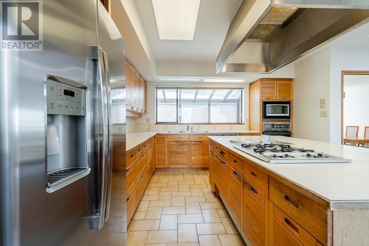 272 Montroyal Boulevard, North Vancouver, British Columbia  V7N 4E5 - Photo 10 - R2824820