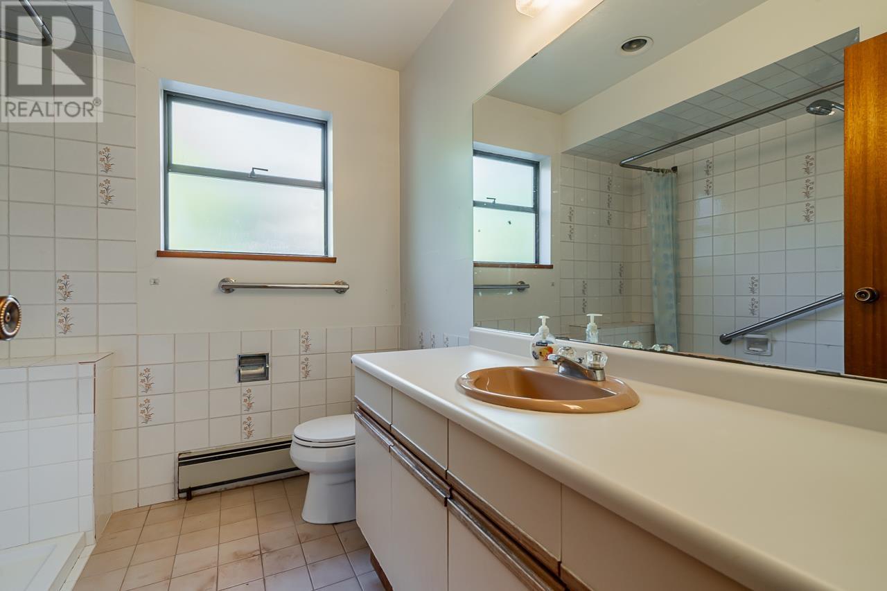 272 Montroyal Boulevard, North Vancouver, British Columbia  V7N 4E5 - Photo 19 - R2824820