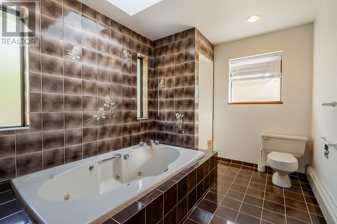 272 Montroyal Boulevard, North Vancouver, British Columbia  V7N 4E5 - Photo 23 - R2824820