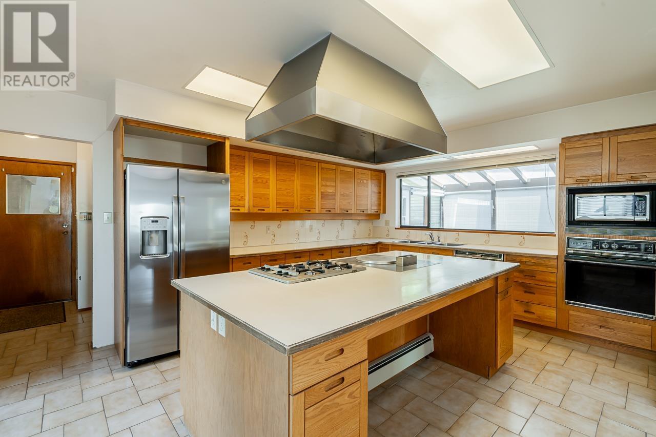 272 Montroyal Boulevard, North Vancouver, British Columbia  V7N 4E5 - Photo 9 - R2824820