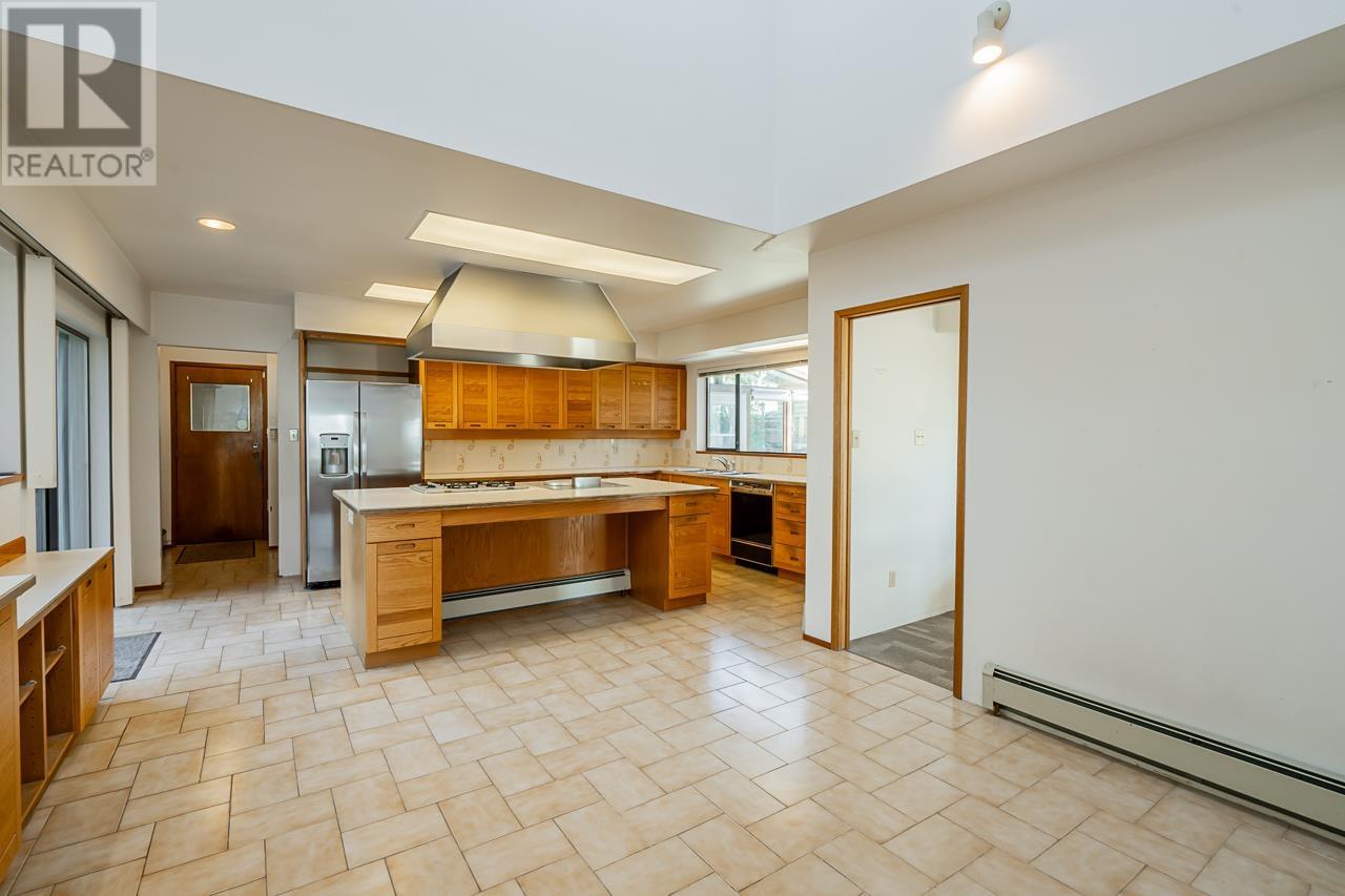 272 Montroyal Boulevard, North Vancouver, British Columbia  V7N 4E5 - Photo 13 - R2824820