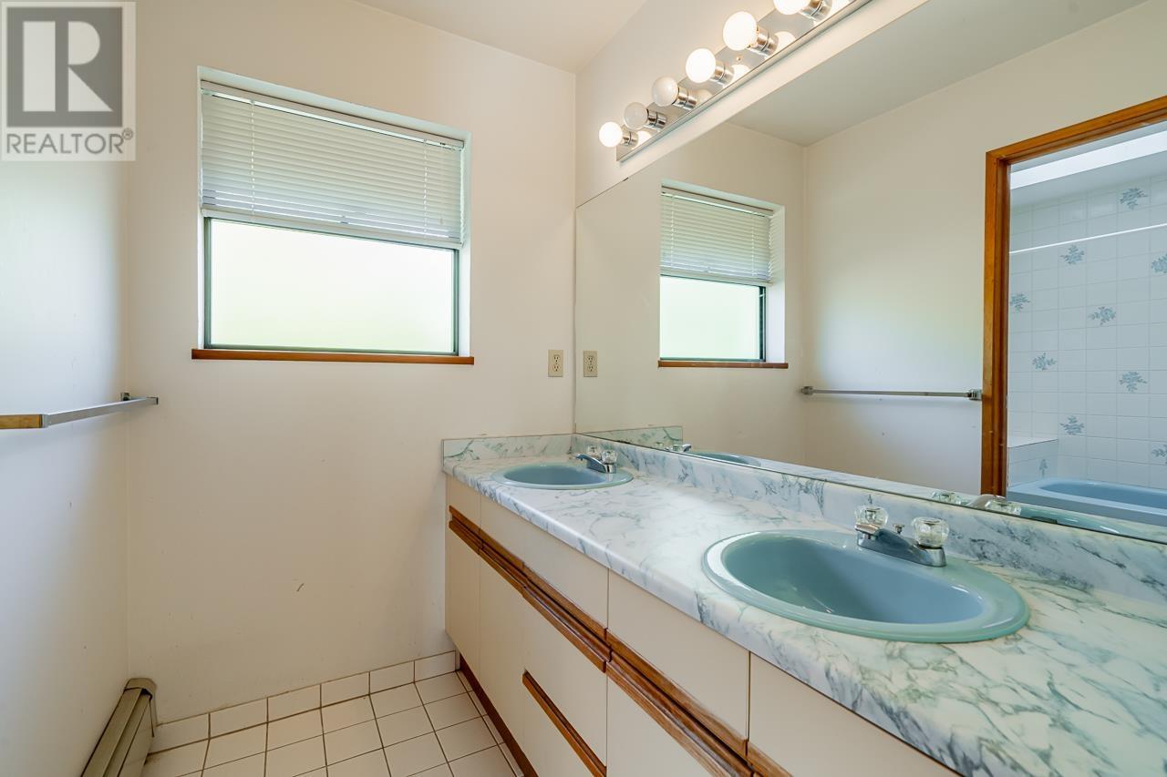 272 Montroyal Boulevard, North Vancouver, British Columbia  V7N 4E5 - Photo 32 - R2824820
