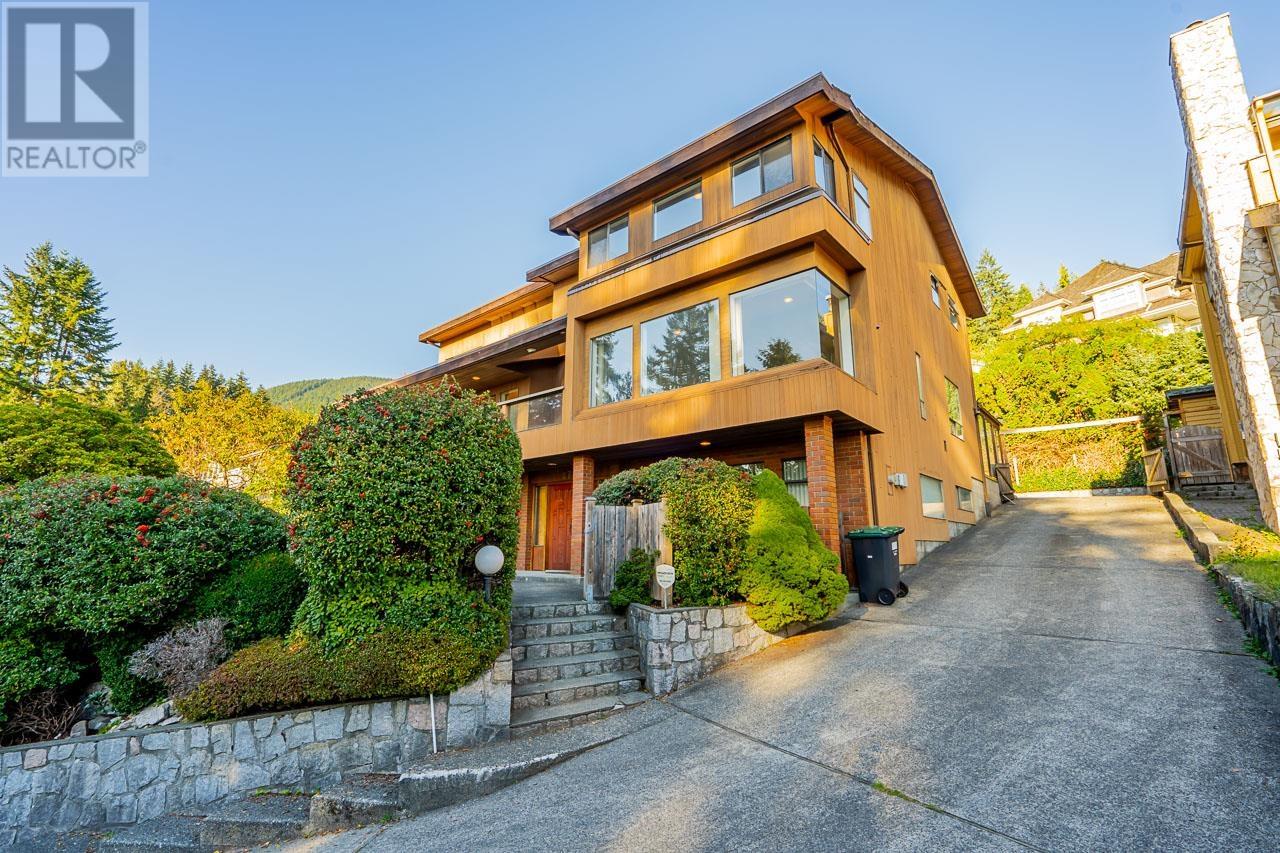 272 MONTROYAL BOULEVARD, north vancouver, British Columbia