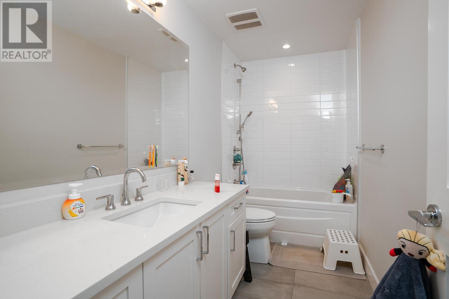 4897 47a Avenue, Ladner, British Columbia  V4K 1T3 - Photo 6 - R2825124