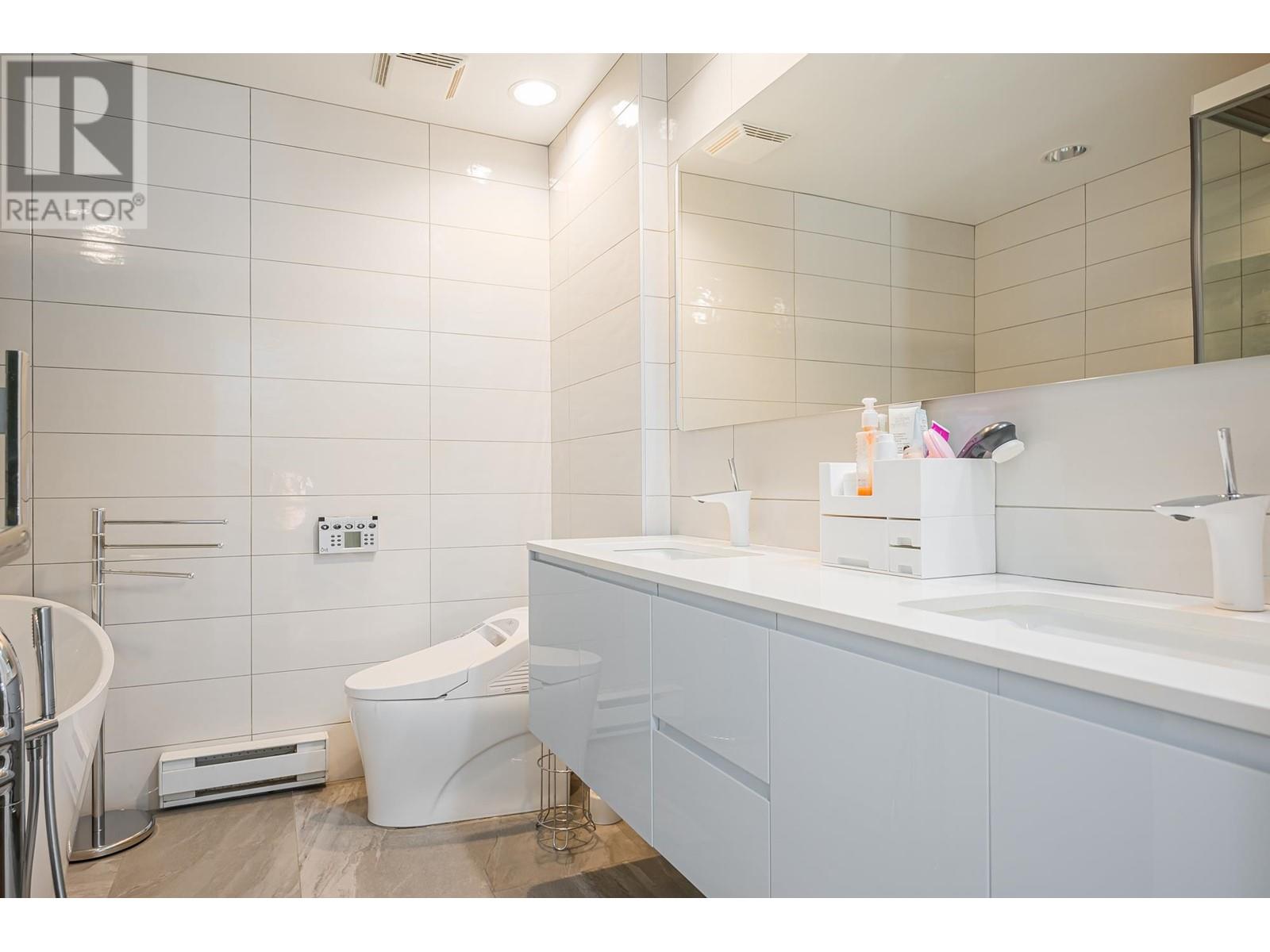 53 3405 Plateau Boulevard, Coquitlam, British Columbia  V3E 3L7 - Photo 25 - R2825161