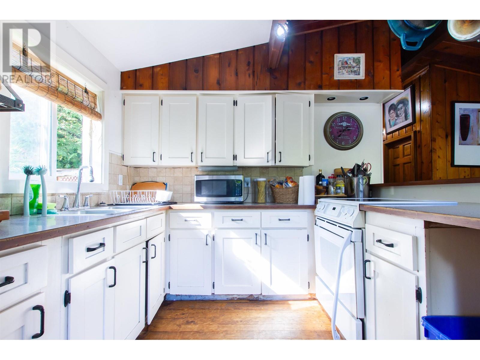 41315 Kingswood Drive, Squamish, British Columbia  V0N 1H0 - Photo 10 - R2825082