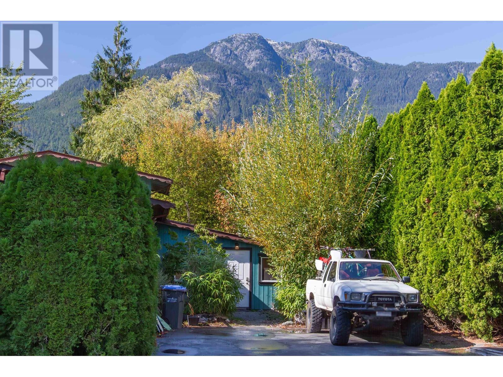 41315 Kingswood Drive, Squamish, British Columbia  V0N 1H0 - Photo 2 - R2825082