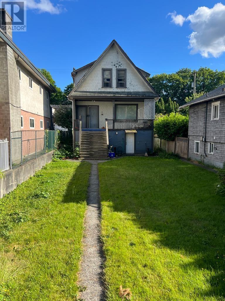 582 W 16th Avenue, Vancouver, British Columbia  V5Z 1S4 - Photo 1 - R2825113