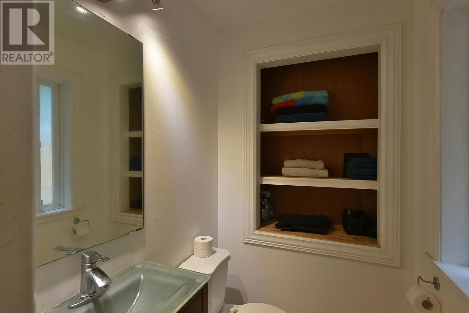 5055 Parkview Road, Madeira Park, British Columbia  V0N 2H0 - Photo 13 - R2825130