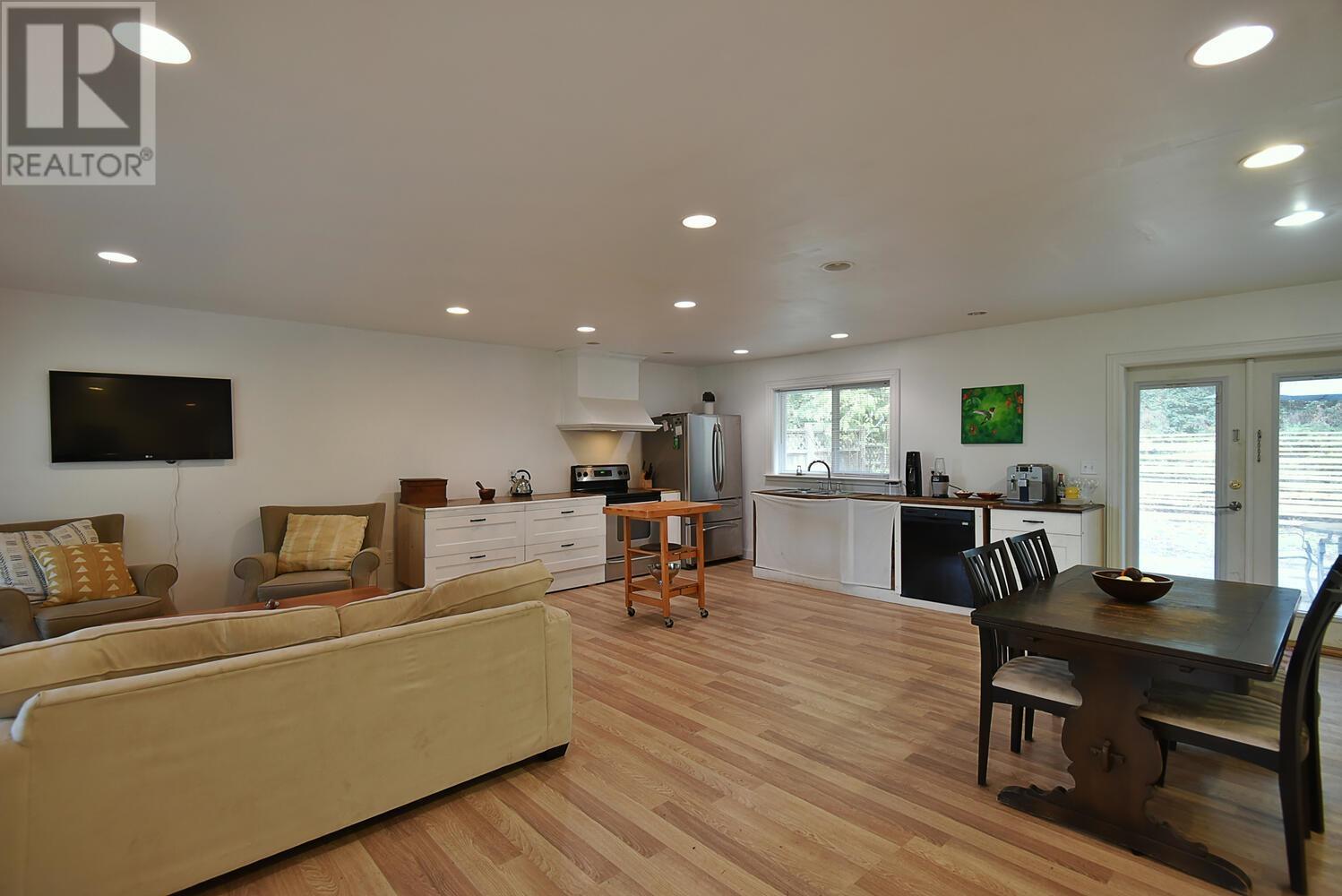 5055 Parkview Road, Madeira Park, British Columbia  V0N 2H0 - Photo 3 - R2825130
