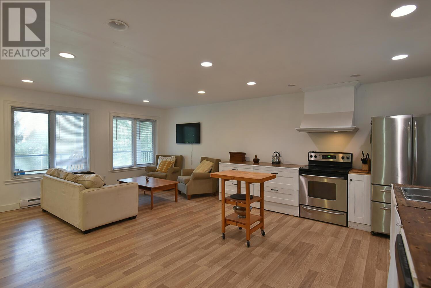 5055 Parkview Road, Madeira Park, British Columbia  V0N 2H0 - Photo 4 - R2825130