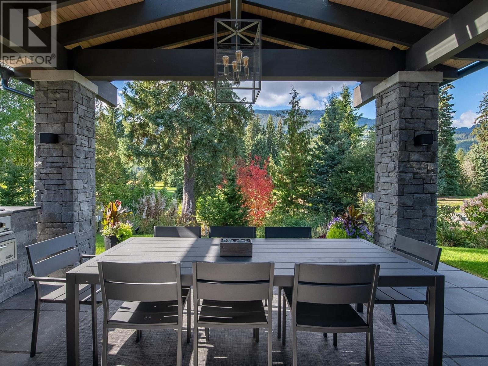 8072 Cypress Place, Whistler, British Columbia  V8E 1J9 - Photo 14 - R2824121