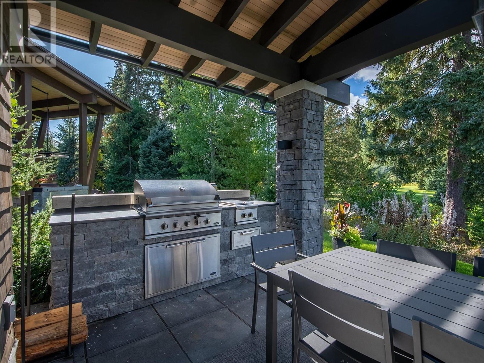 8072 Cypress Place, Whistler, British Columbia  V8E 1J9 - Photo 15 - R2824121