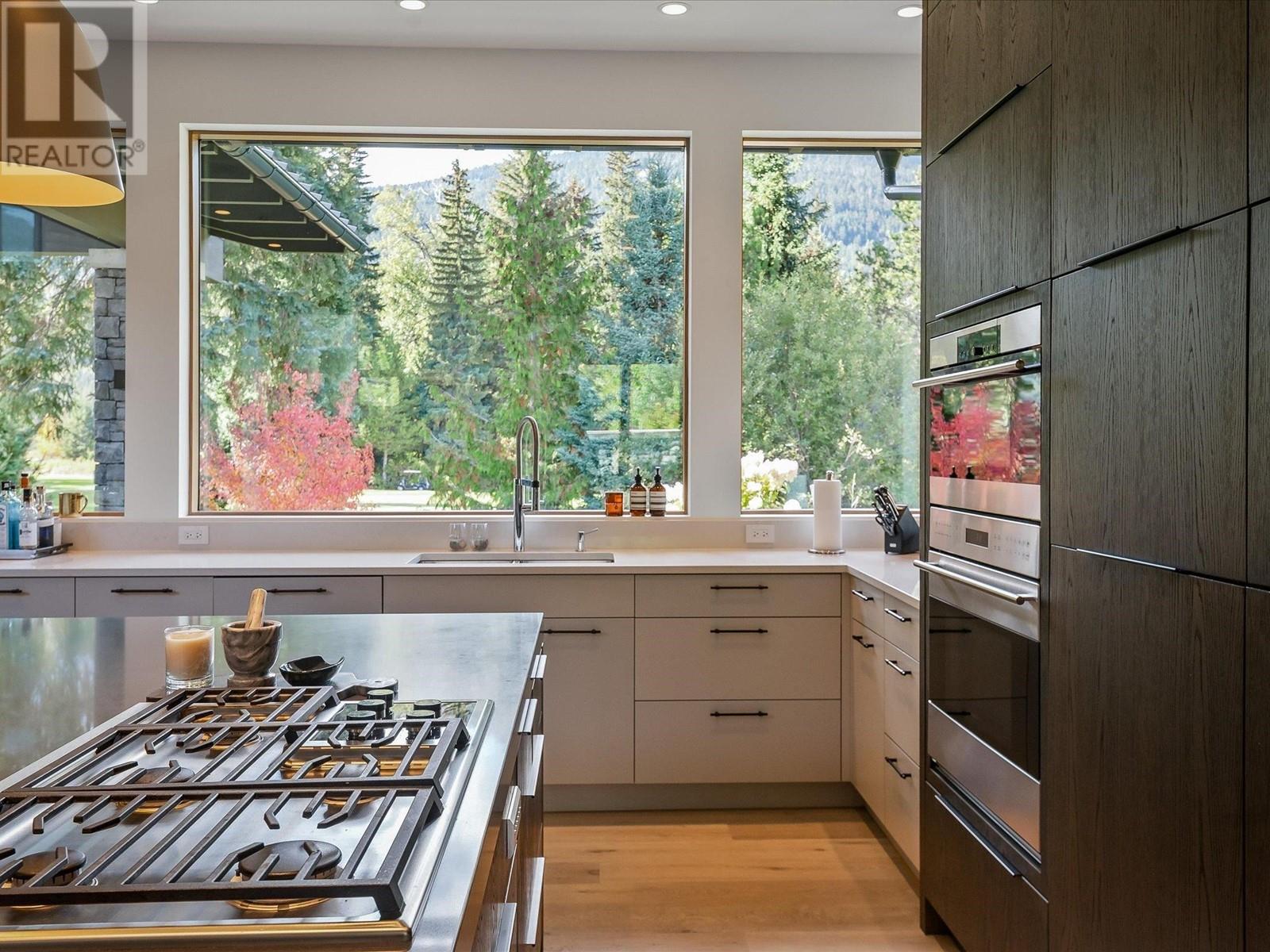 8072 Cypress Place, Whistler, British Columbia  V8E 1J9 - Photo 11 - R2824121