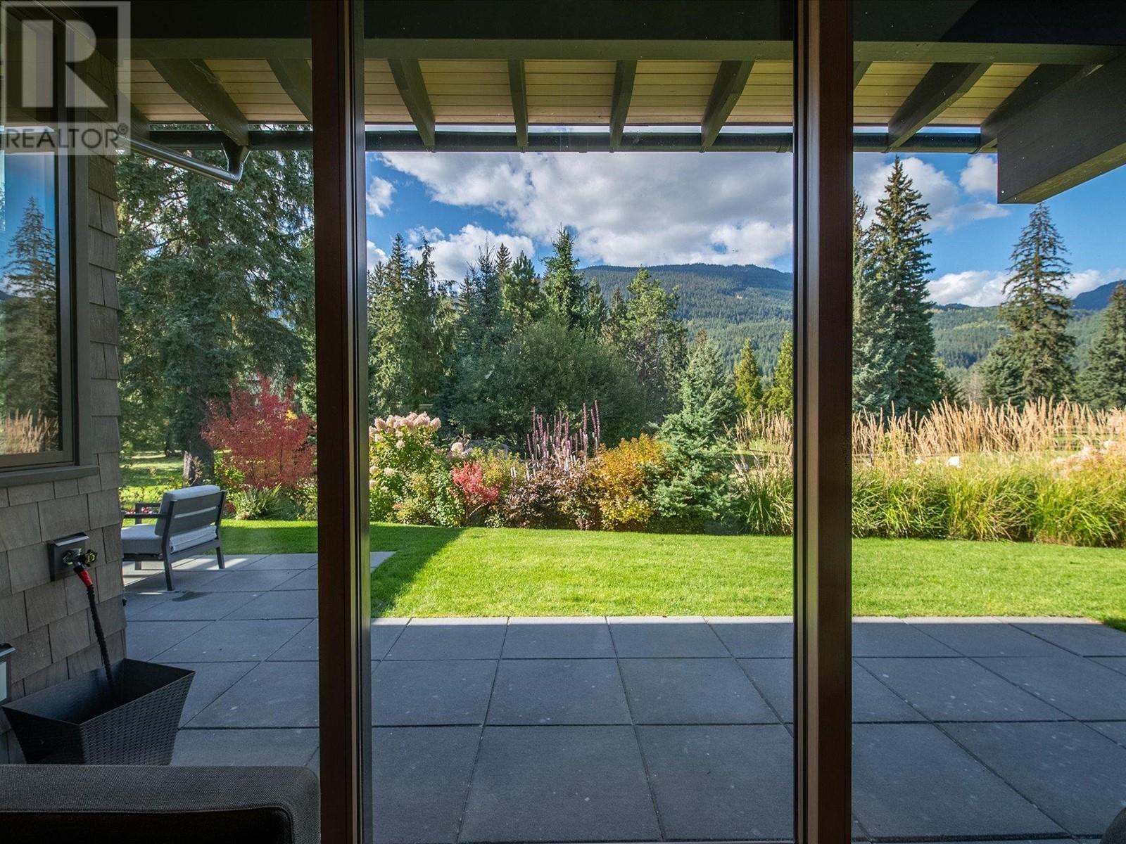 8072 Cypress Place, Whistler, British Columbia  V8E 1J9 - Photo 19 - R2824121